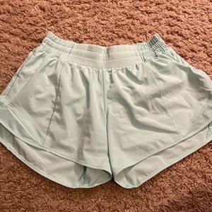 Lululemon hotty hot shorts 4” size 4 in mint green color.